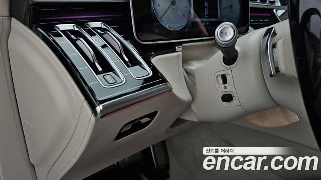 Mercedes-Benz S-Class 2023 — Photo 21/38