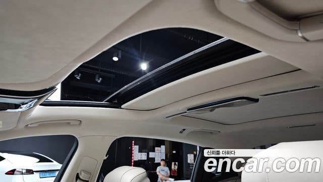 Mercedes-Benz S-Class 2023 — Photo 10/38