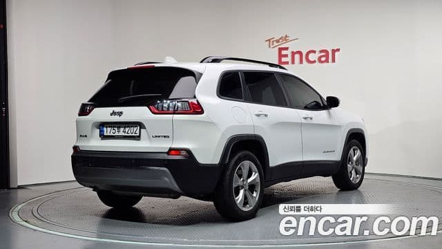 Jeep Cherokee 2022 — фото 2 из 20