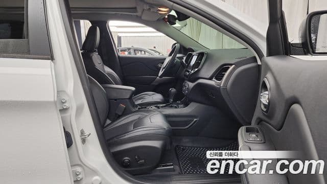 Jeep Cherokee 2022 — фото 11 из 20