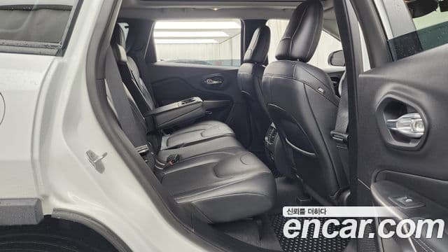 Jeep Cherokee 2022 — Şəkil 12/20