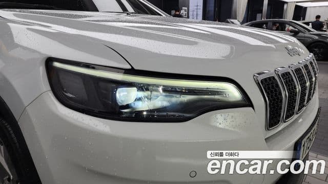 Jeep Cherokee 2022 — Şəkil 13/36