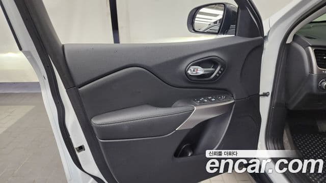 Jeep Cherokee 2022 — Şəkil 36/36