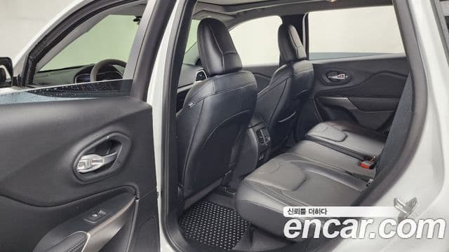 Jeep Cherokee 2022 — Şəkil 10/36