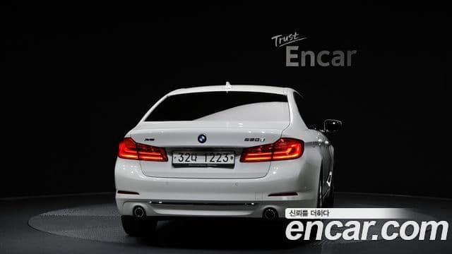 BMW 5 Series 2019 — Фото 4/20