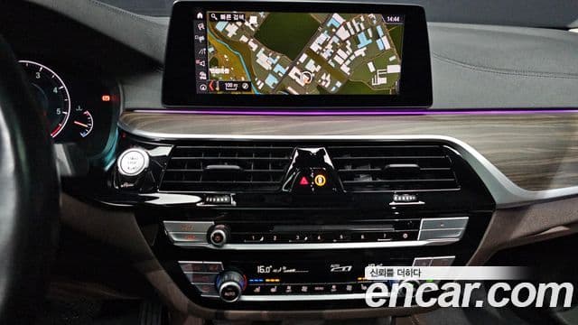 BMW 5 Series 2019 — Фото 16/20