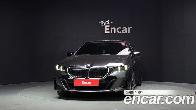 BMW 5 Series 2025 — Photo 18/34