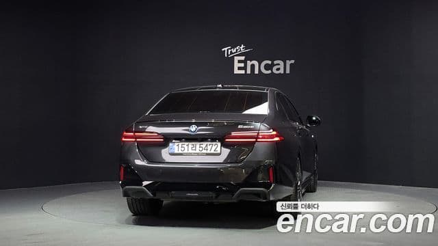 BMW 5 Series 2025 — Photo 14/34