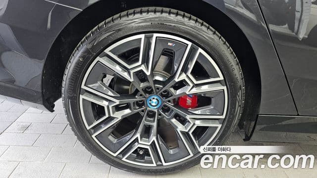 BMW 5 Series 2025 — Photo 25/34