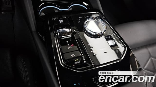BMW 5 Series 2025 — Photo 32/34