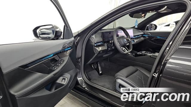 BMW 5 Series 2025 — Photo 15/34