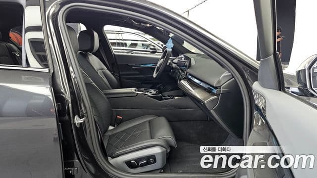 BMW 5 Series 2025 — Photo 11/34