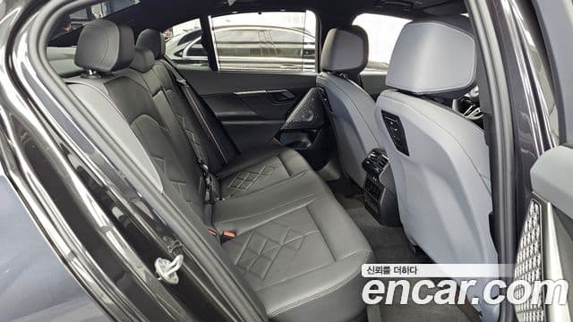 BMW 5 Series 2025 — Photo 12/34