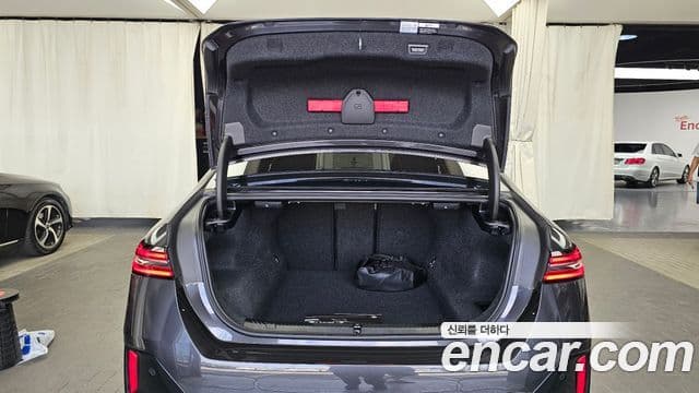 BMW 5 Series 2025 — Photo 3/34