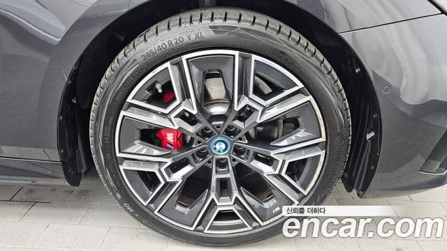 BMW 5 Series 2025 — Photo 33/34