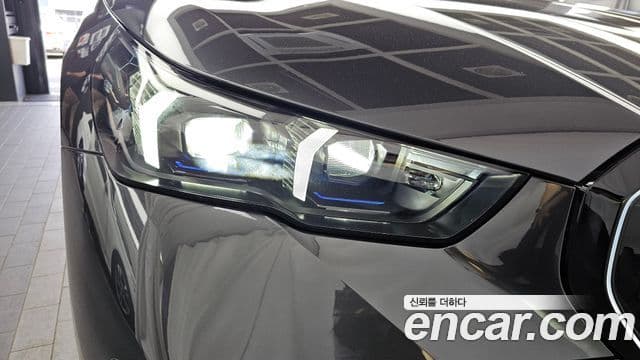 BMW 5 Series 2025 — Photo 22/34