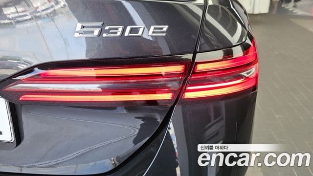 BMW 5 Series 2025 — Photo 23/34