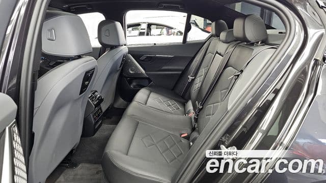 BMW 5 Series 2025 — Photo 13/34