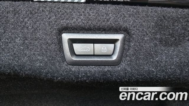 BMW 5 Series 2025 — Photo 17/34