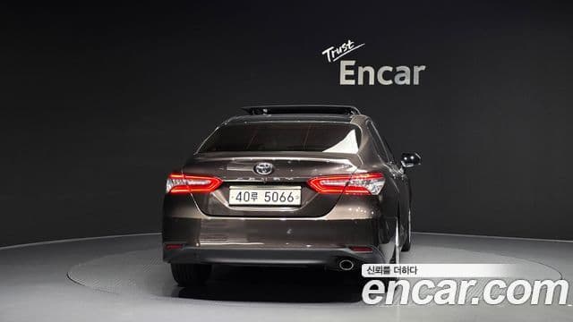 Toyota Camry 2019 — Фото 4/20