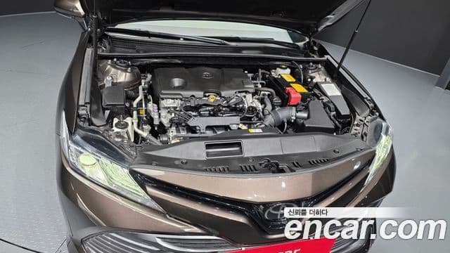Toyota Camry 2019 — Фото 6/20