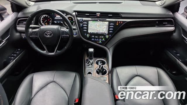 Toyota Camry 2019 — Фото 7/20