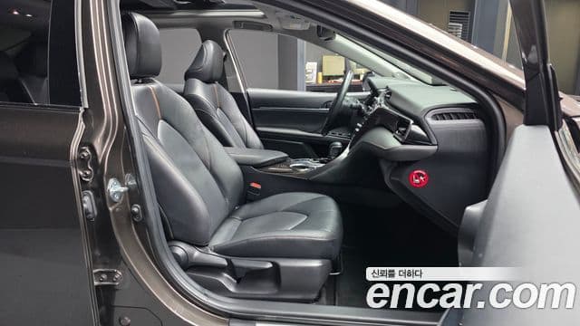 Toyota Camry 2019 — Фото 11/20