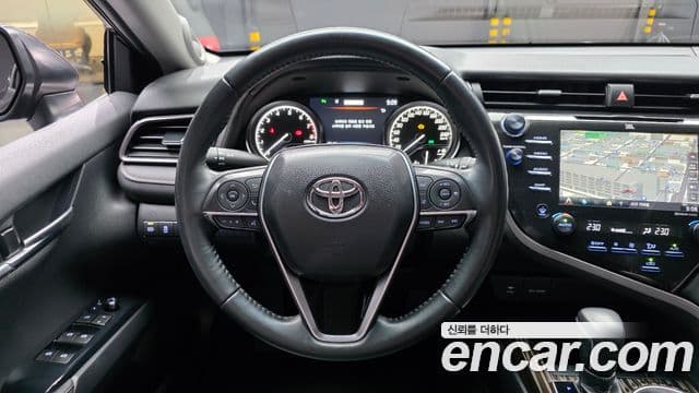Toyota Camry 2019 — Фото 13/20