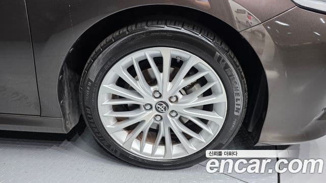 Toyota Camry 2019 — Photo 7/31