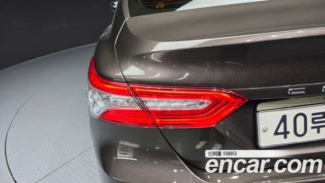 Toyota Camry 2019 — Photo 14/31
