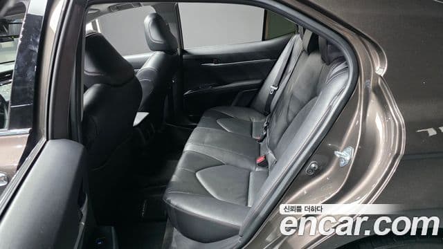 Toyota Camry 2019 — Photo 9/31