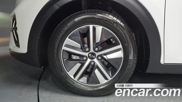 Kia Niro 2020 — фото 5 из 20