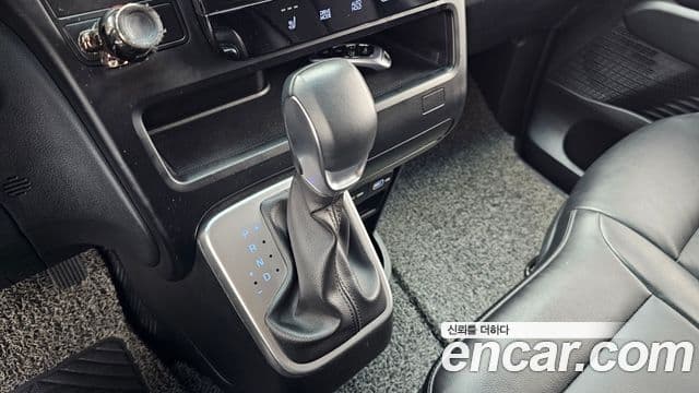 Hyundai Staria 2022 — ფოტო 9/20