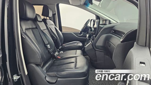 Hyundai Staria 2022 — ფოტო 11/20
