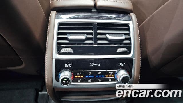 BMW 7 Series 2020 — ფოტო 19/20