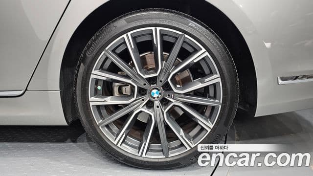 BMW 7 Series 2020 — Photo 4/32