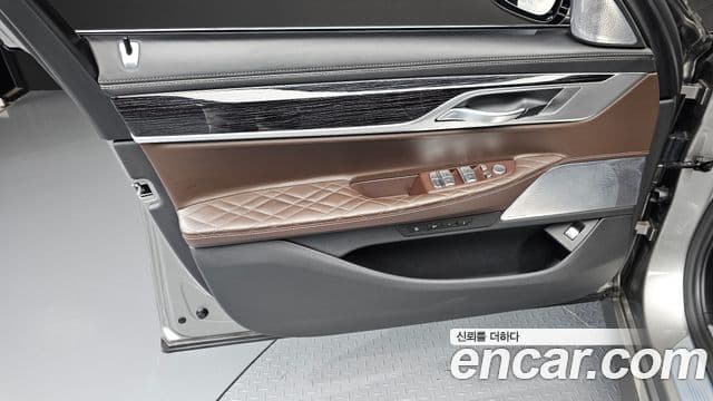 BMW 7 Series 2020 — Photo 7/32