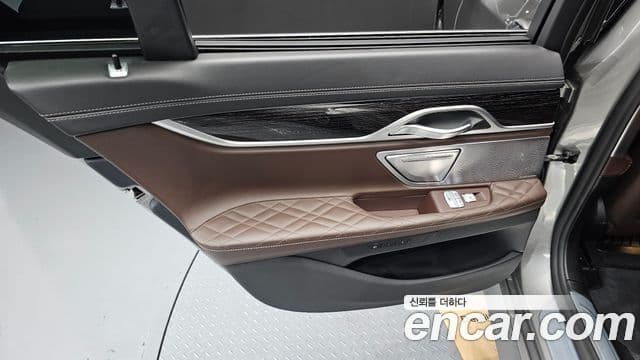 BMW 7 Series 2020 — Photo 8/32