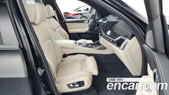 BMW X7 2025 — Photo 9/38