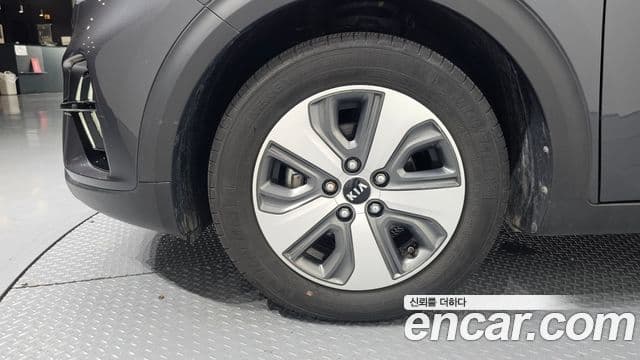 Kia Niro 2020 — Фото 5/20