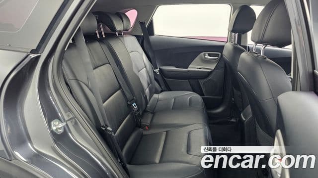 Kia Niro 2020 — Фото 11/20
