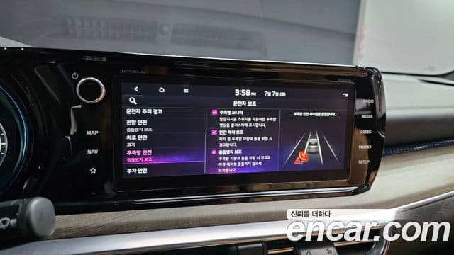 Kia K5 2023 — ფოტო 17/20