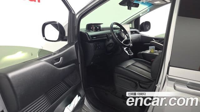 Hyundai Staria 2025 — фото 10 из 20