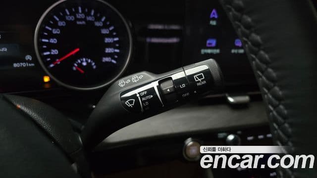 Kia Carnival 2022 — ფოტო 18/20