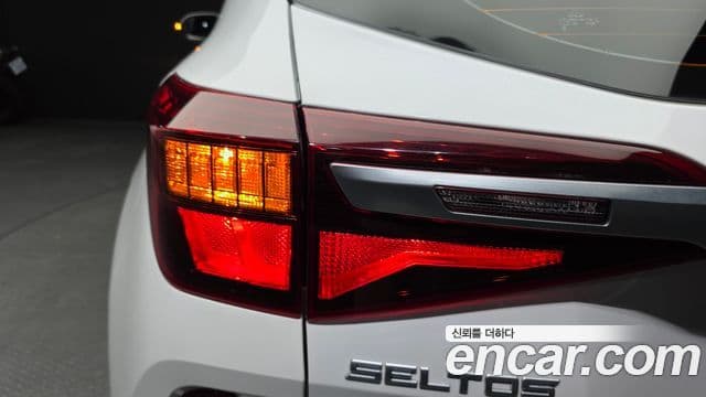 Kia Seltos 2022 — Şəkil 18/30