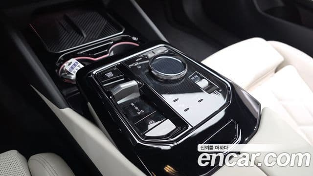 BMW 5 Series 2025 — Фото 9/20