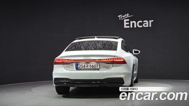 Audi A7 2020 — ფოტო 4/20