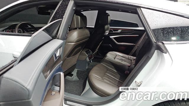 Audi A7 2020 — ფოტო 19/20