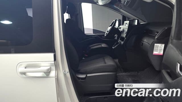 Hyundai Staria 2022 — Photo 15/30