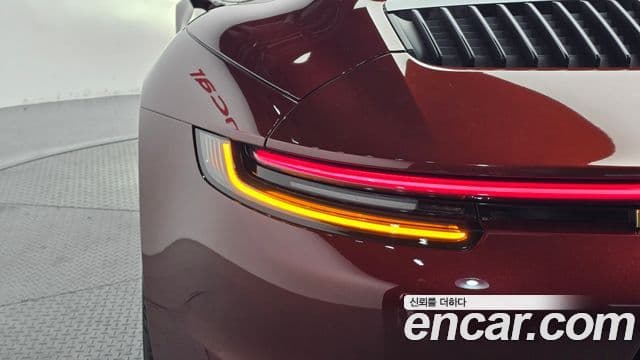 Porsche 911 2021 — Şəkil 18/31
